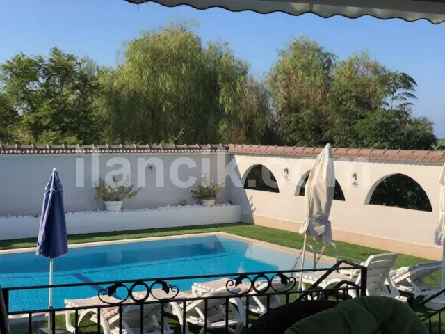 Edremit'te Satılık 5 Yatak Odalı Lüks Villa – 3573 m² Arsa - 17