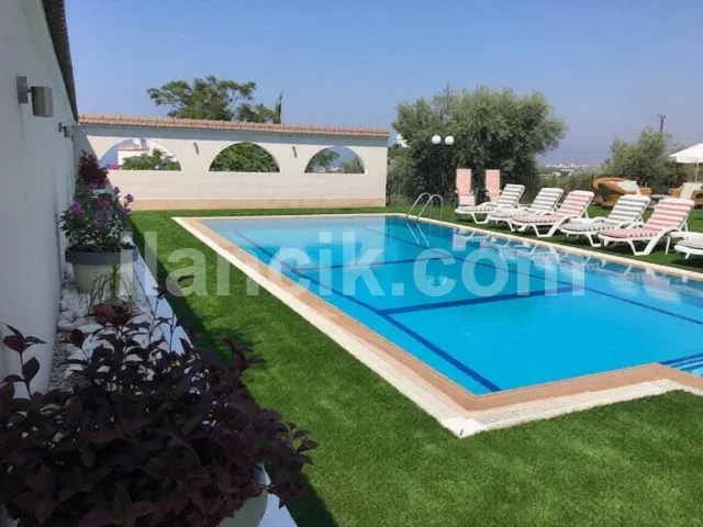 Edremit'te Satılık 5 Yatak Odalı Lüks Villa – 3573 m² Arsa - 18