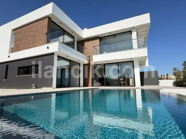 Ozanköy'de Satılık 3 Yatak Odalı Muhteşem Manzaralı Villa