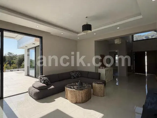 Ozanköy'de Satılık 3 Yatak Odalı Muhteşem Manzaralı Villa - 9