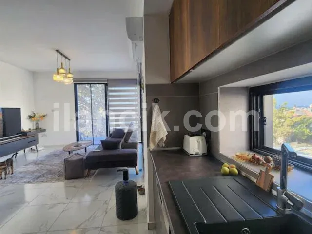 Alsancak'ta Satılık 2+1 Penthouse - Havuzlu Site