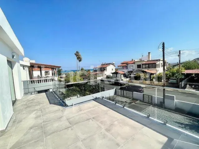 Alagadi'de Satılık Denize Sıfır 3 Yatak Odalı Villa