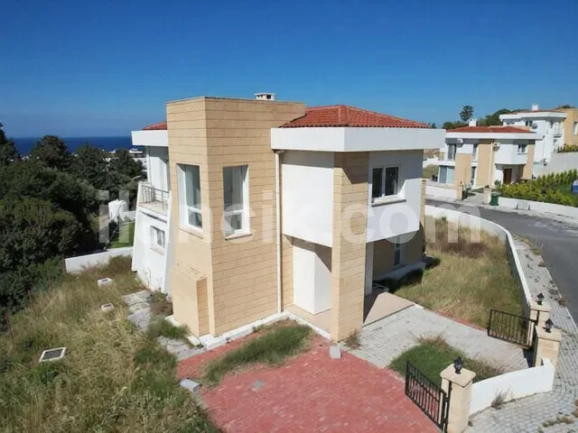 Girne Yeşiltepe'de Satılık 3 Odalı Villa - 2