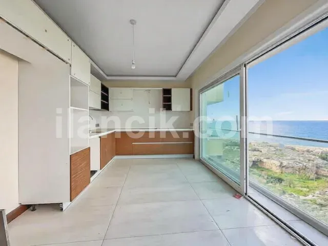 Girne Merkez'de Satılık 3 Odalı Daire - 3