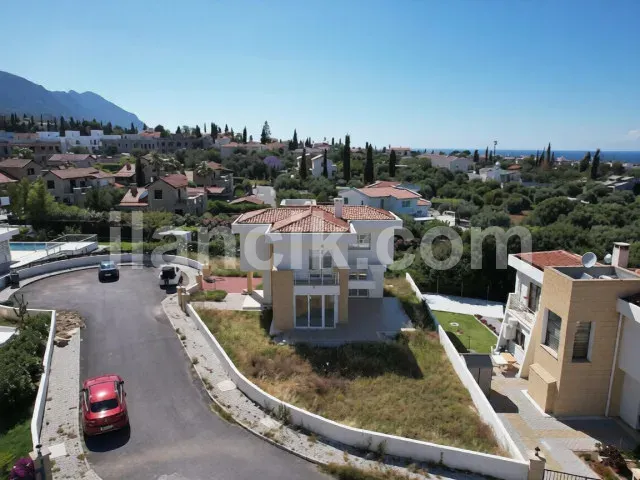 Girne Yeşiltepe'de Satılık 3 Odalı Villa - 3