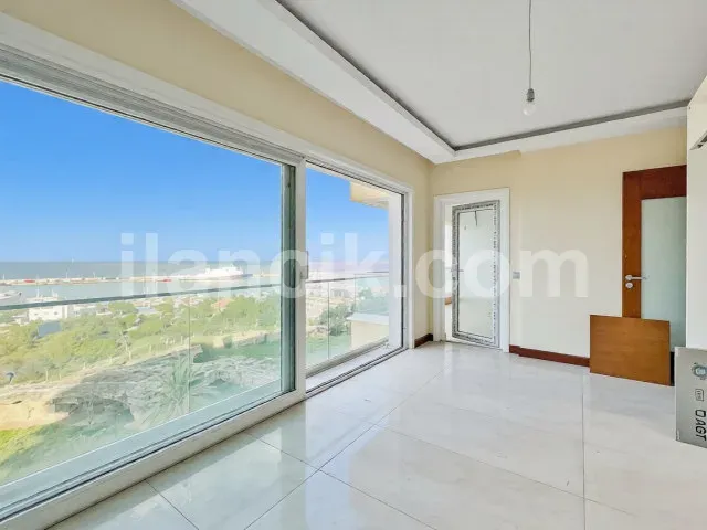 Girne Merkez'de Satılık 3 Odalı Daire - 4
