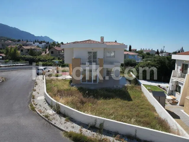 Girne Yeşiltepe'de Satılık 3 Odalı Villa - 4