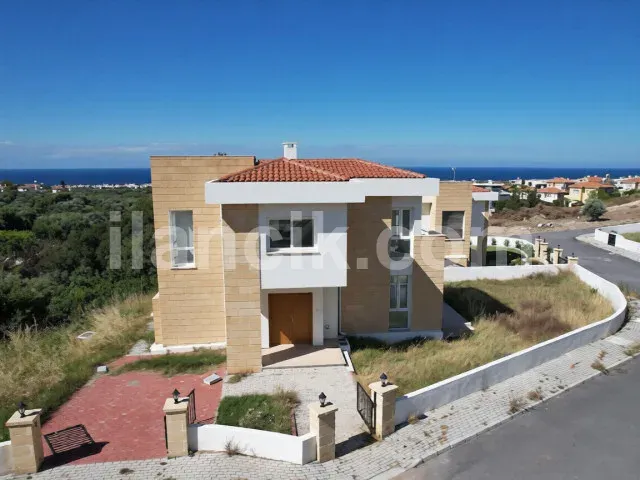 Girne Yeşiltepe'de Satılık 3 Odalı Villa - 5