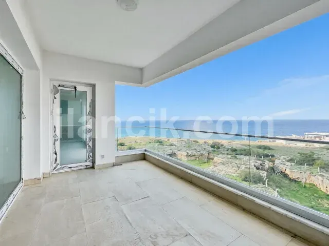Girne Merkez'de Satılık 3 Odalı Daire - 13