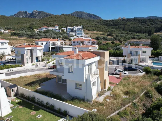Girne Yeşiltepe'de Satılık 3 Odalı Villa - 18