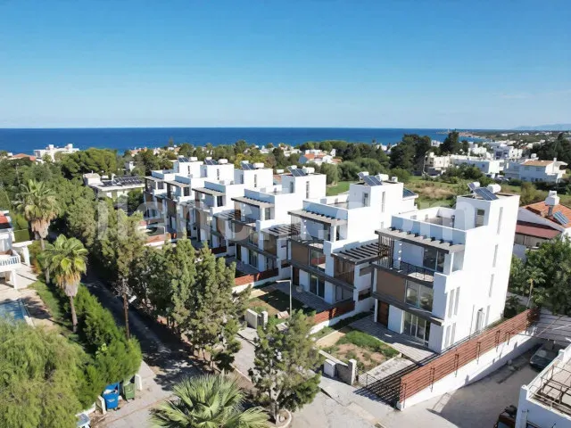 Satılık 5 Yatak Odalı Villa - Karaoğlanoğlu, Girne - 2