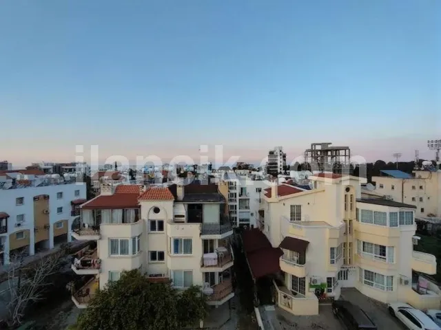 Girne Merkez'de Satılık 2 Yatak Odalı Eşyalı Daire