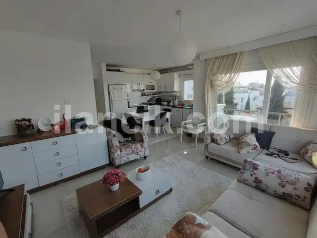 Girne Merkez'de Satılık 2 Yatak Odalı Eşyalı Daire - 2