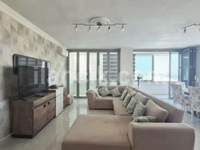 Girne Merkez'de Satılık Komple Bina - Havuzlu Penthouse'lar