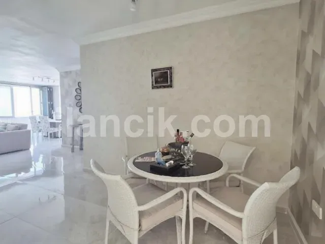 Girne Merkez'de Satılık Komple Bina - Havuzlu Penthouse'lar - 3