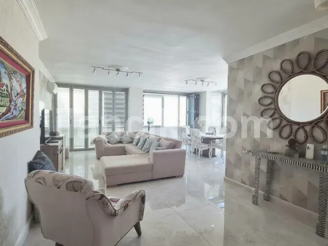Girne Merkez'de Satılık Komple Bina - Havuzlu Penthouse'lar - 4
