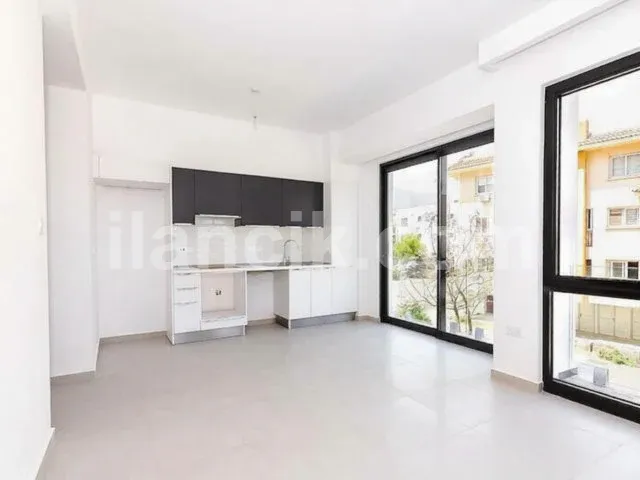 Girne Merkez'de Satılık İki Odalı Daire - 3