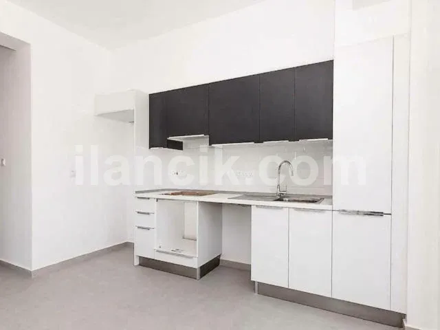Girne Merkez'de Satılık İki Odalı Daire - 4