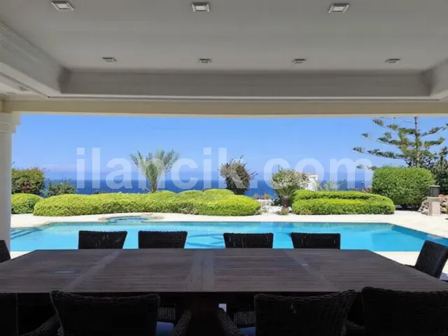 Satılık 5 Yatak Odalı Villa - Karşıyaka, Girne