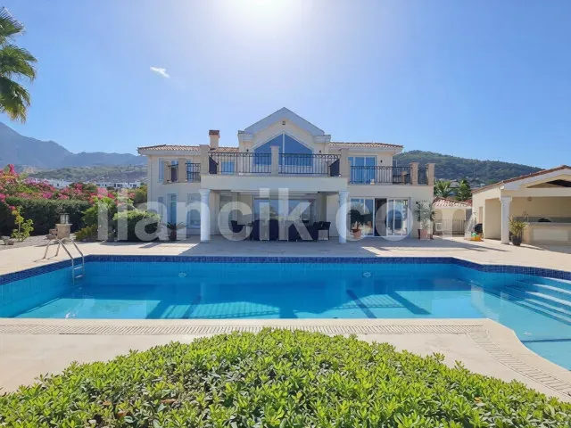 Satılık 5 Yatak Odalı Villa - Karşıyaka, Girne - 2