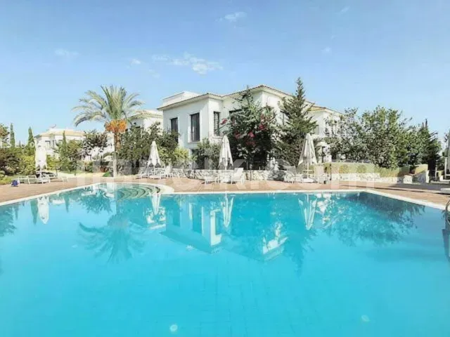 Alsancak'ta Satılık 4 Yatak Odalı Lüks Villa