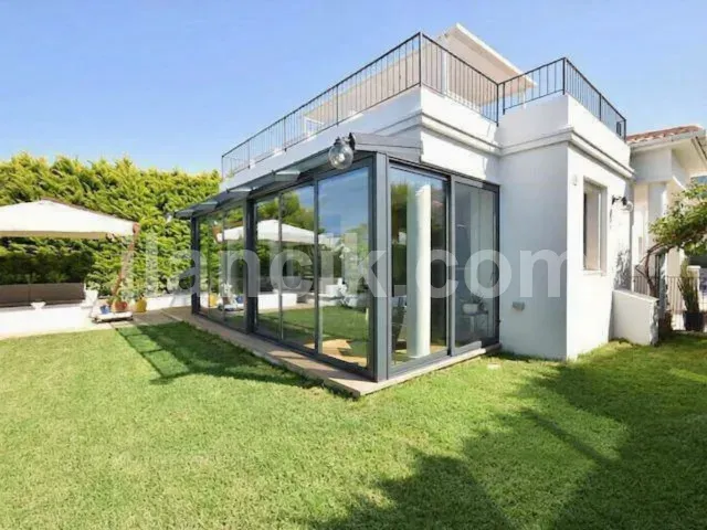 Alsancak'ta Satılık 4 Yatak Odalı Lüks Villa - 3