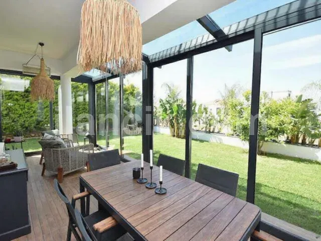 Alsancak'ta Satılık 4 Yatak Odalı Lüks Villa - 4