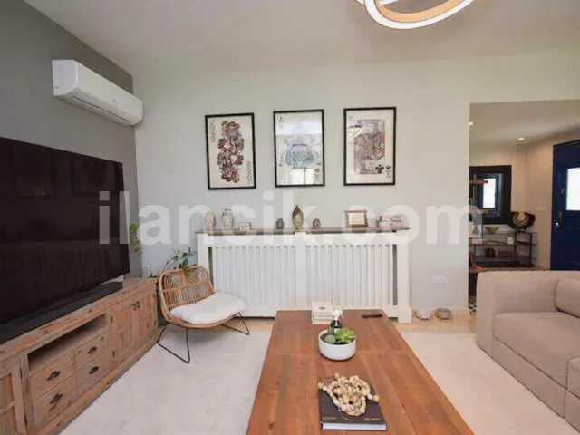 Alsancak'ta Satılık 4 Yatak Odalı Lüks Villa - 11