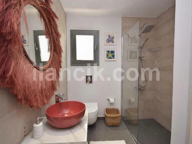 Alsancak'ta Satılık 4 Yatak Odalı Lüks Villa - 12