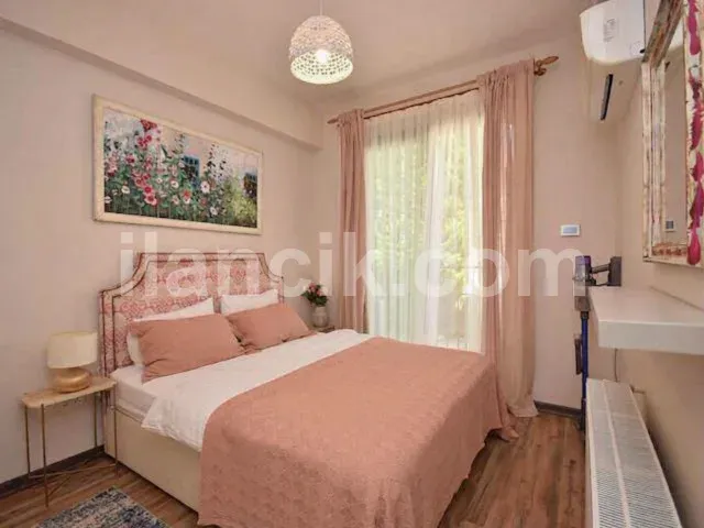 Alsancak'ta Satılık 4 Yatak Odalı Lüks Villa - 17