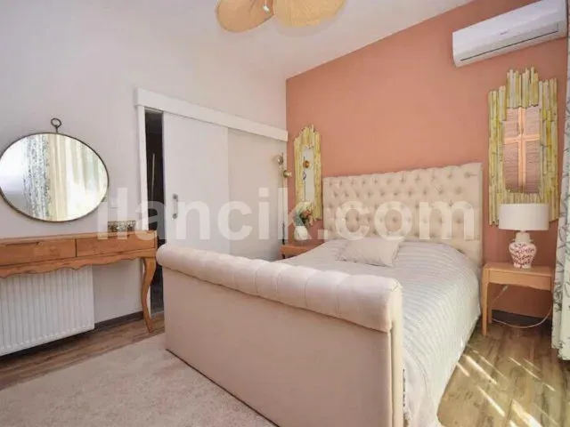 Alsancak'ta Satılık 4 Yatak Odalı Lüks Villa - 19