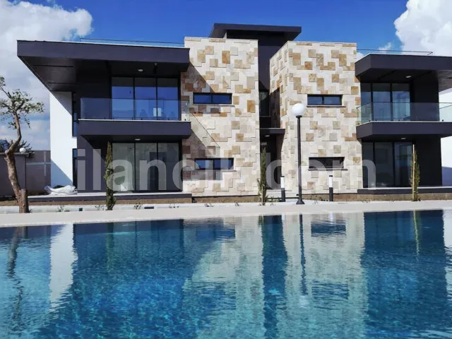Alsancak'ta Satılık 2 Yatak Odalı Penthouse - Girne - 3