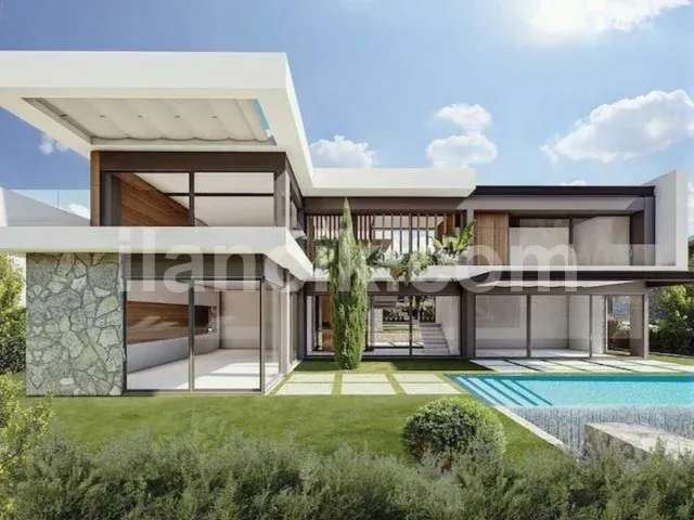 Satılık 4 Yatak Odalı Lüks Villa - Çatalköy, Girne