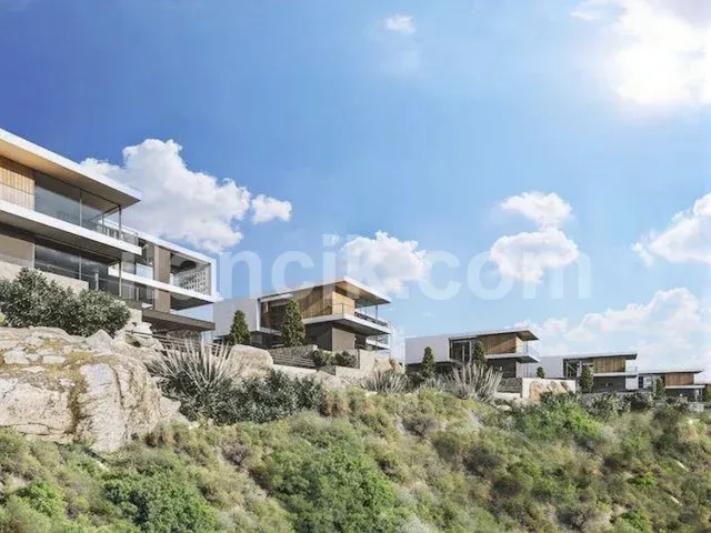 Satılık 5 Yatak Odalı Lüks Villa - Çatalköy, Girne - 2