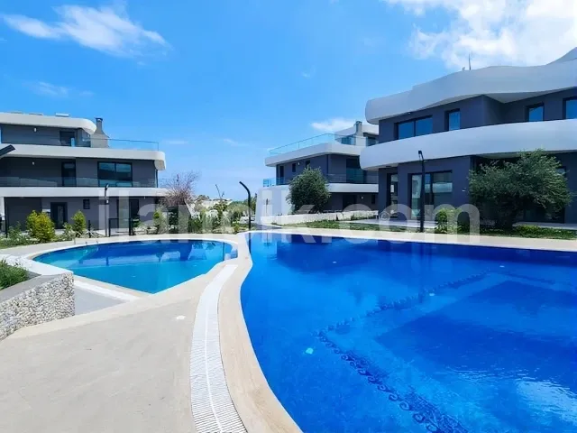 Satılık 3 Yatak Odalı İkiz Villa - Lapta, Girne