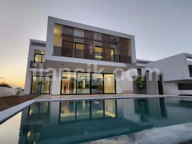 Çatalköy'de Satılık 4 Yatak Odalı Lüks Villa - 4