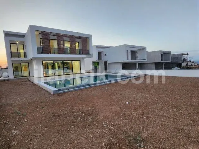 Çatalköy'de Satılık 4 Yatak Odalı Lüks Villa - 9