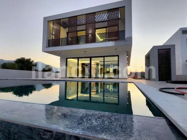 Çatalköy'de Satılık 4 Yatak Odalı Lüks Villa - 11
