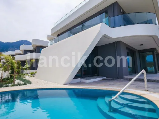 Girne Lapta'da Satılık 4 Yatak Odalı Lüks Villa