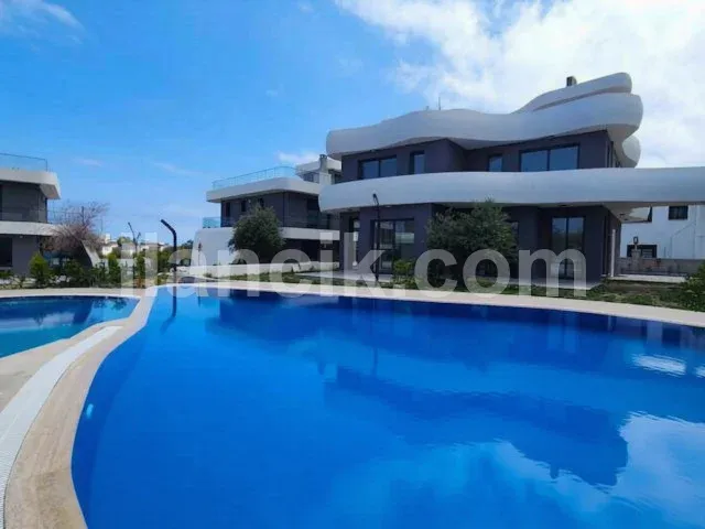 Girne Lapta'da Satılık 4 Yatak Odalı Lüks Villa - 2