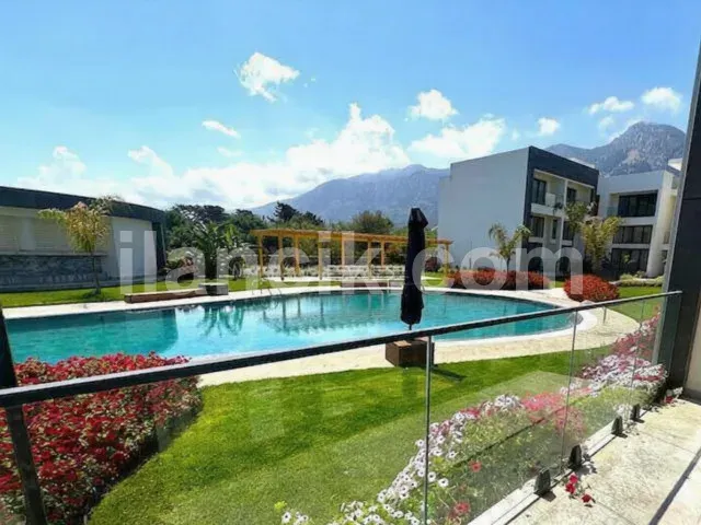 Karşıyaka'da Satılık 2 Yatak Odalı Bahçeli Daire - 2