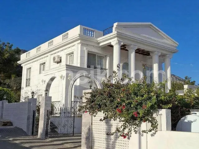 Satılık 4 Yatak Odalı Villa - Edremit, Girne