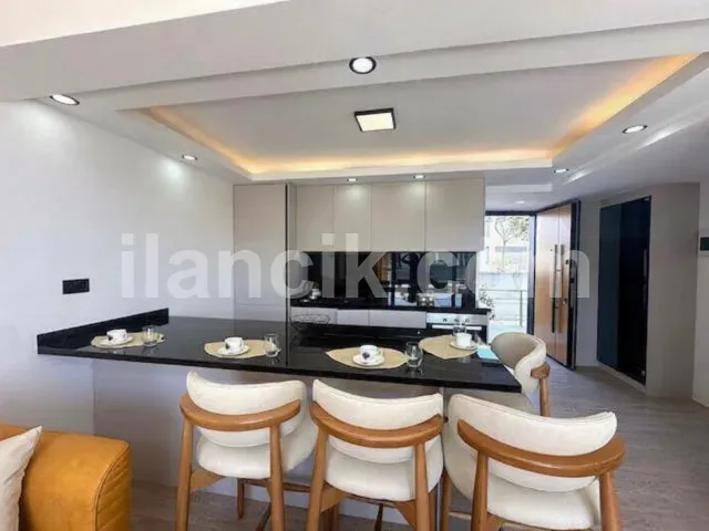 Karşıyaka'da Satılık 2 Yatak Odalı Bahçeli Daire - 3