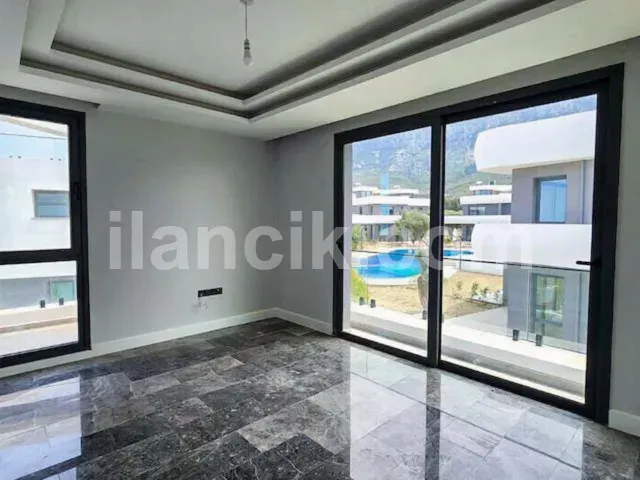 Girne Lapta'da Satılık 4 Yatak Odalı Lüks Villa - 9