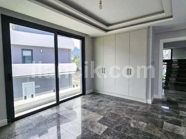 Girne Lapta'da Satılık 4 Yatak Odalı Lüks Villa - 12