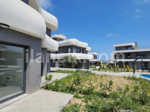 Girne Lapta'da Satılık 4 Yatak Odalı Lüks Villa - 13