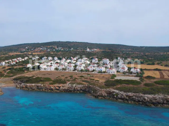 Sadrazamköy'de Satılık 3 Odalı Deniz Kenarı Villa