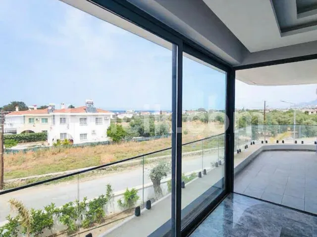 Girne Lapta'da Satılık 4 Yatak Odalı Lüks Villa - 14