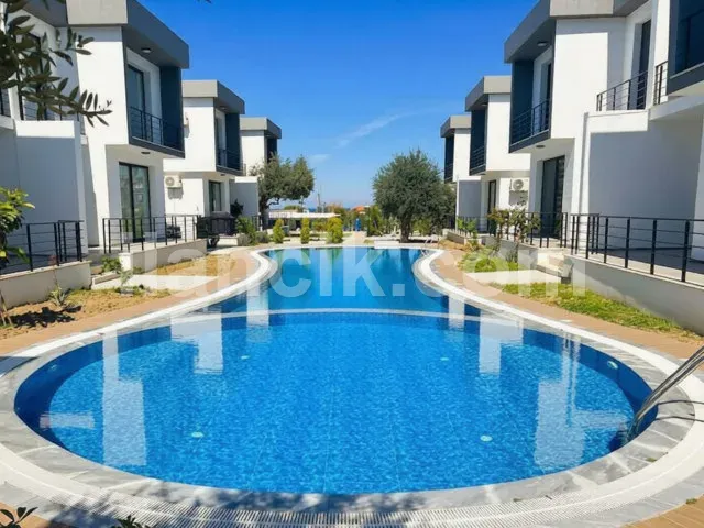 Lapta'da Satılık 3 Yatak Odalı Mobilyalı İkiz Villa