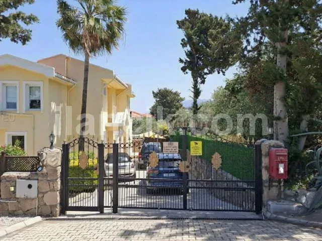 Satılık 4 Yatak Odalı Lüks Villa - Karşıyaka, Girne - 2